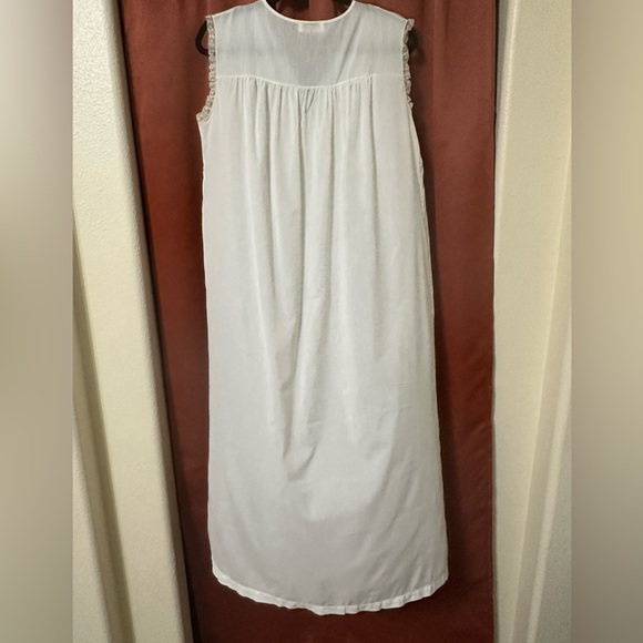 Vintage Barbizon Nightgown White with Blue Embroidery - Picture 4 of 9